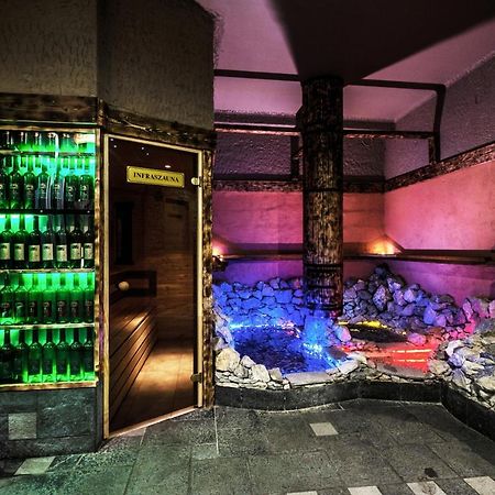 Hotel Korona Wellness, Rendezveny Es Borszalloda Егер Екстериор снимка
