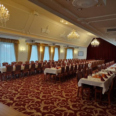 Hotel Korona Wellness, Rendezveny Es Borszalloda Егер Екстериор снимка