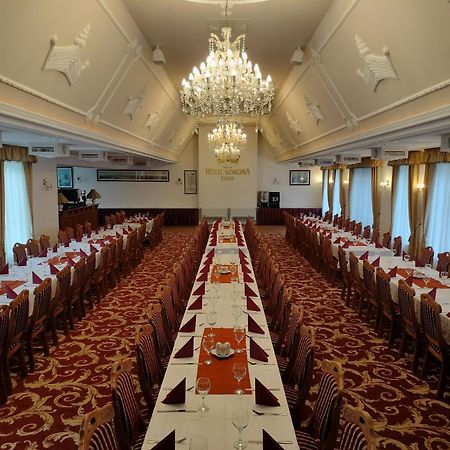Hotel Korona Wellness, Rendezveny Es Borszalloda Егер Екстериор снимка