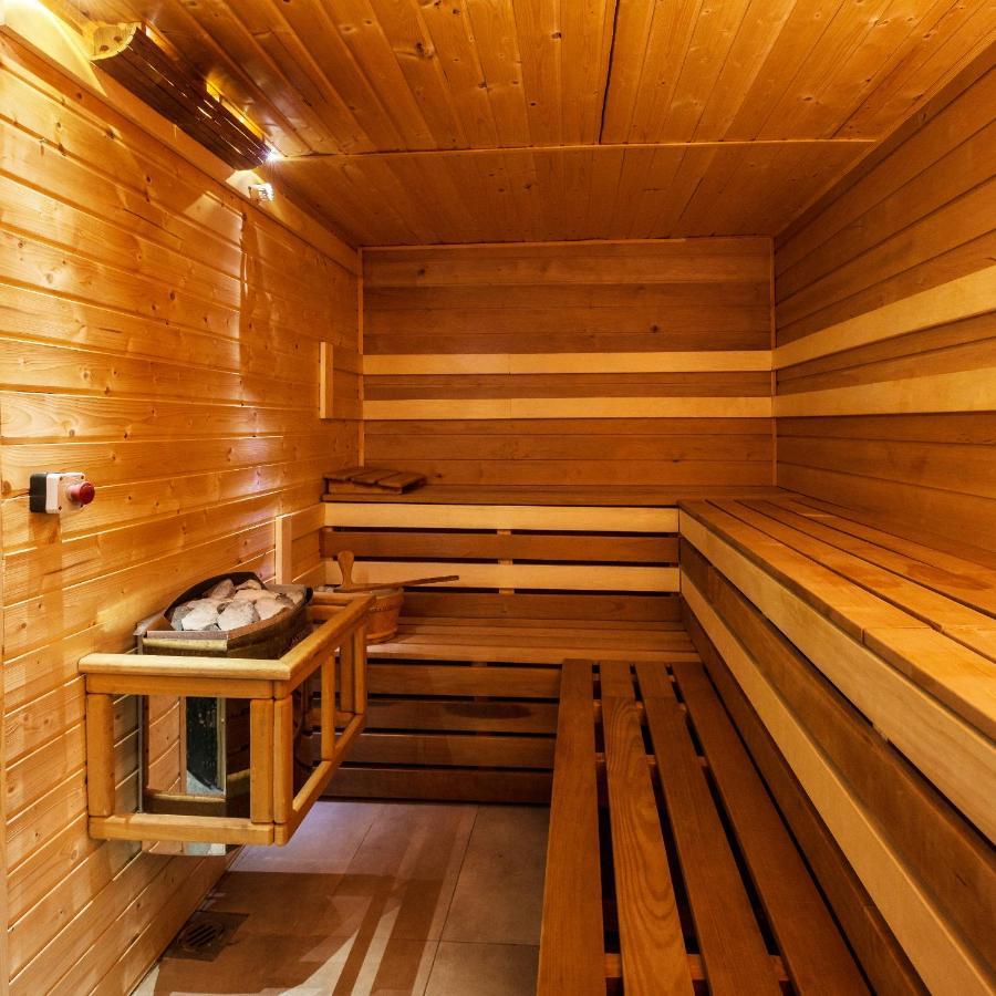 Hotel Korona Wellness, Rendezveny Es Borszalloda Егер Екстериор снимка