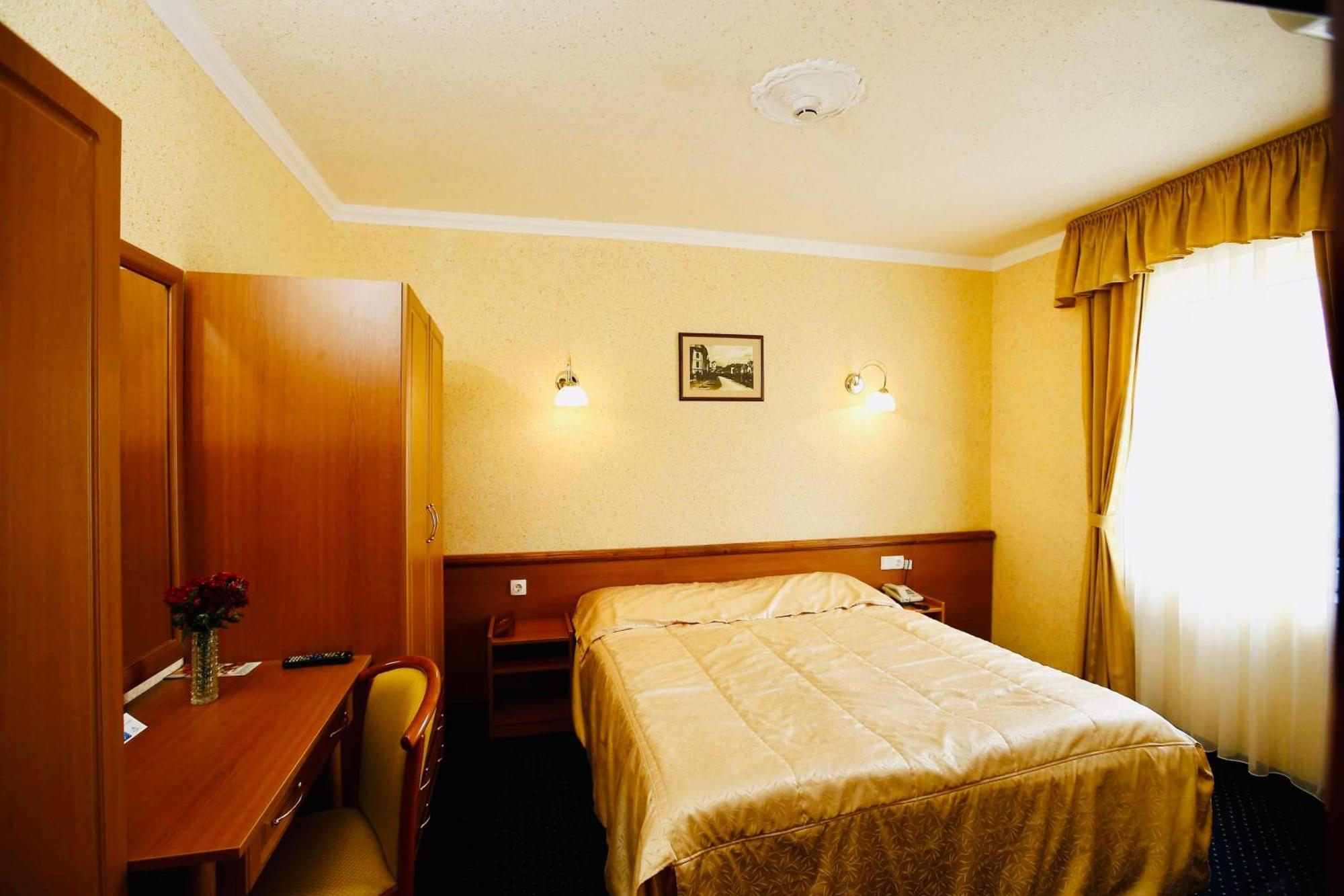Hotel Korona Wellness, Rendezveny Es Borszalloda Егер Стая снимка