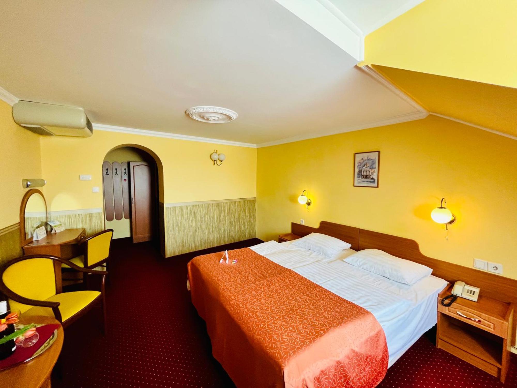 Hotel Korona Wellness, Rendezveny Es Borszalloda Егер Стая снимка
