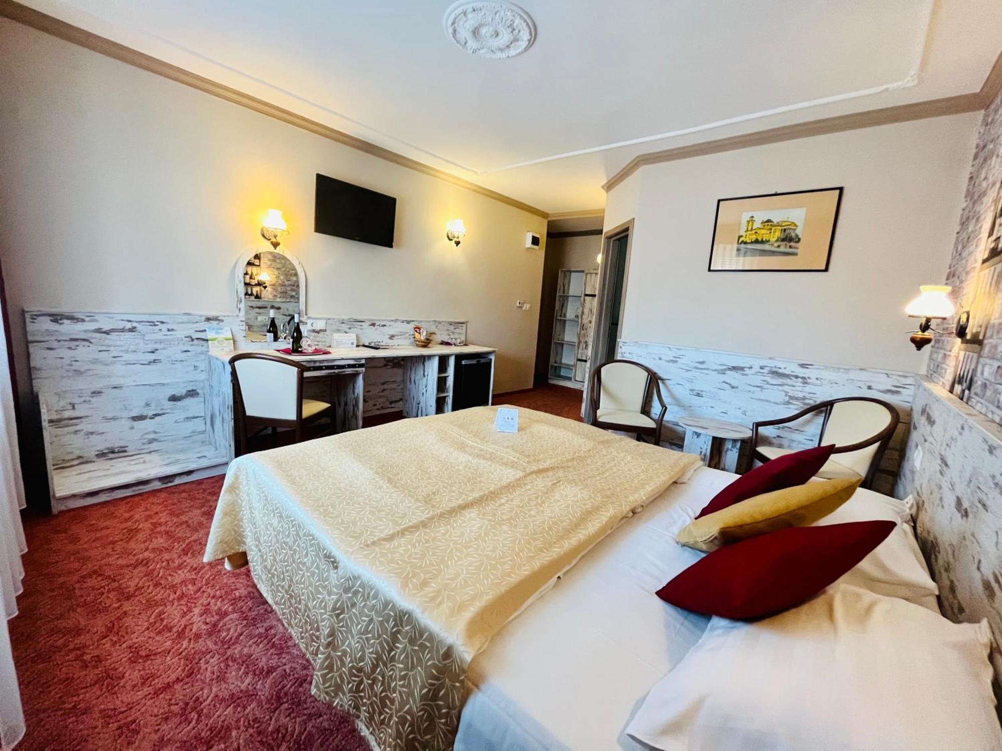 Hotel Korona Wellness, Rendezveny Es Borszalloda Егер Стая снимка