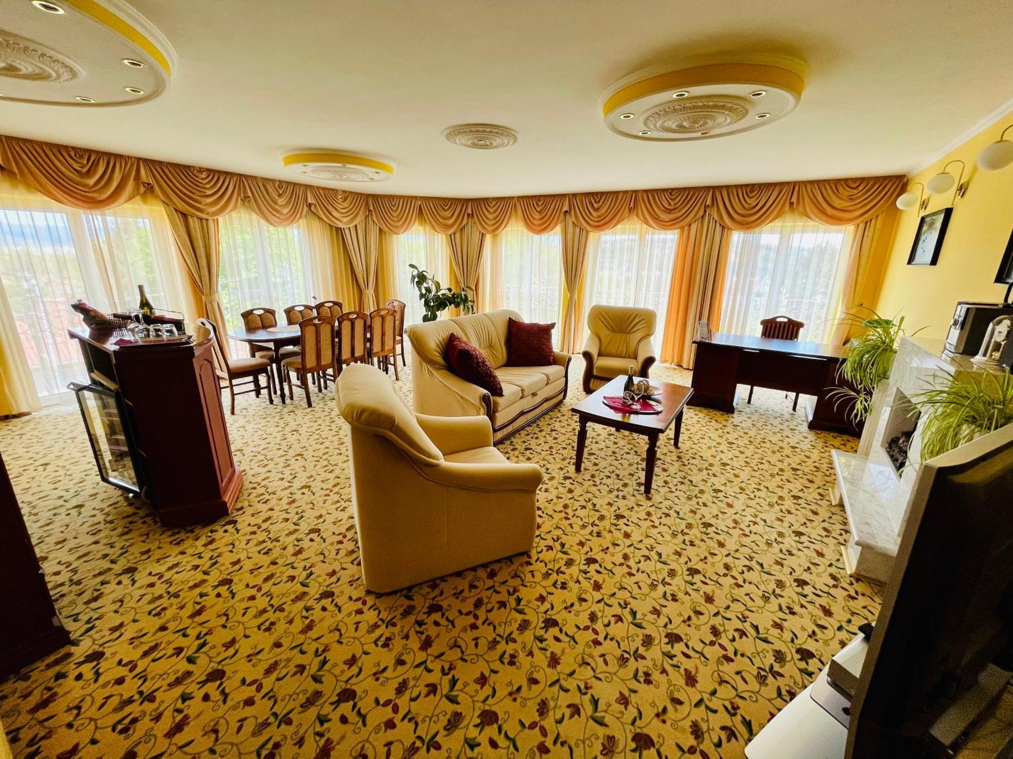 Hotel Korona Wellness, Rendezveny Es Borszalloda Егер Стая снимка