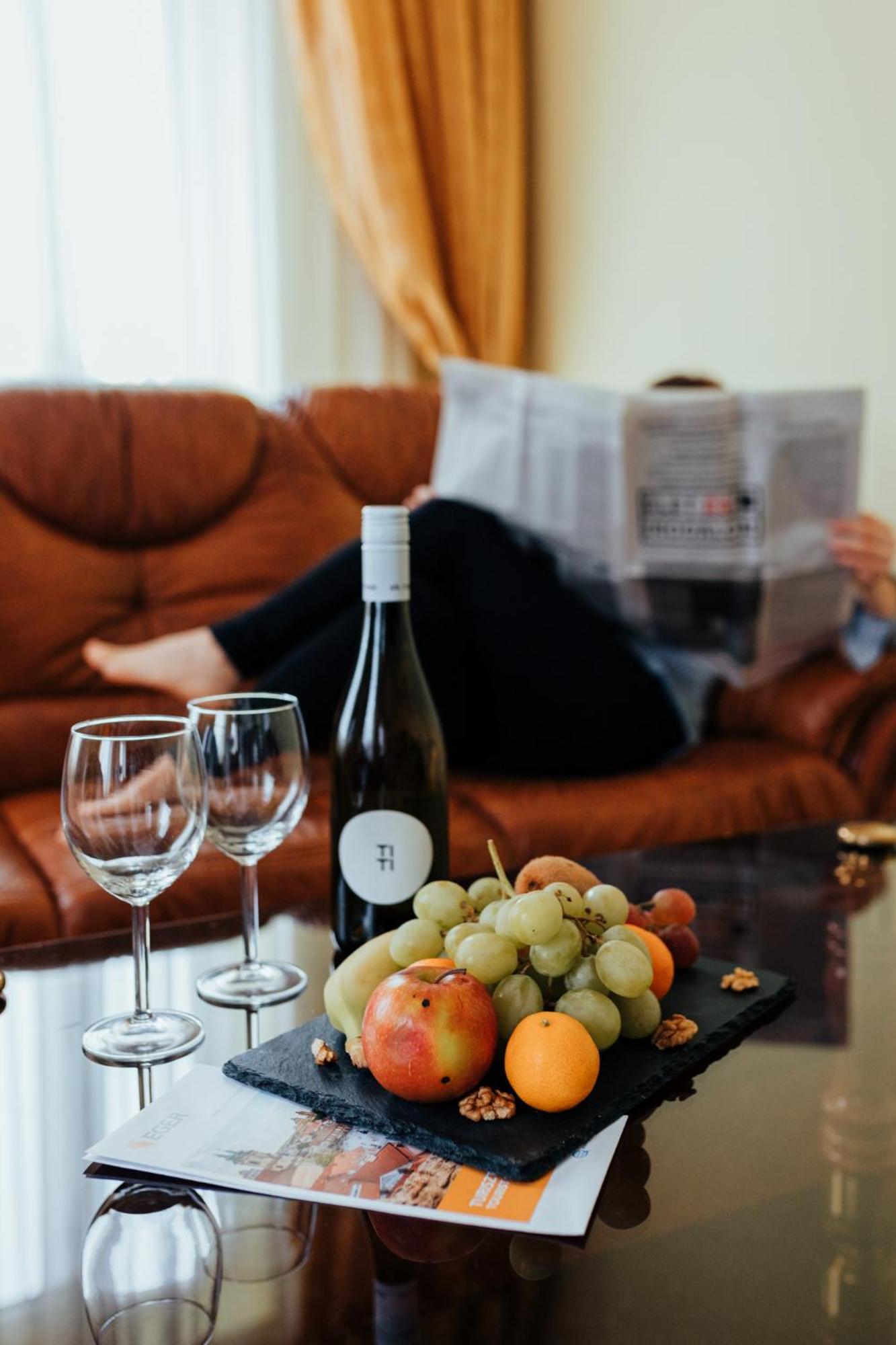 Hotel Korona Wellness, Rendezveny Es Borszalloda Егер Екстериор снимка