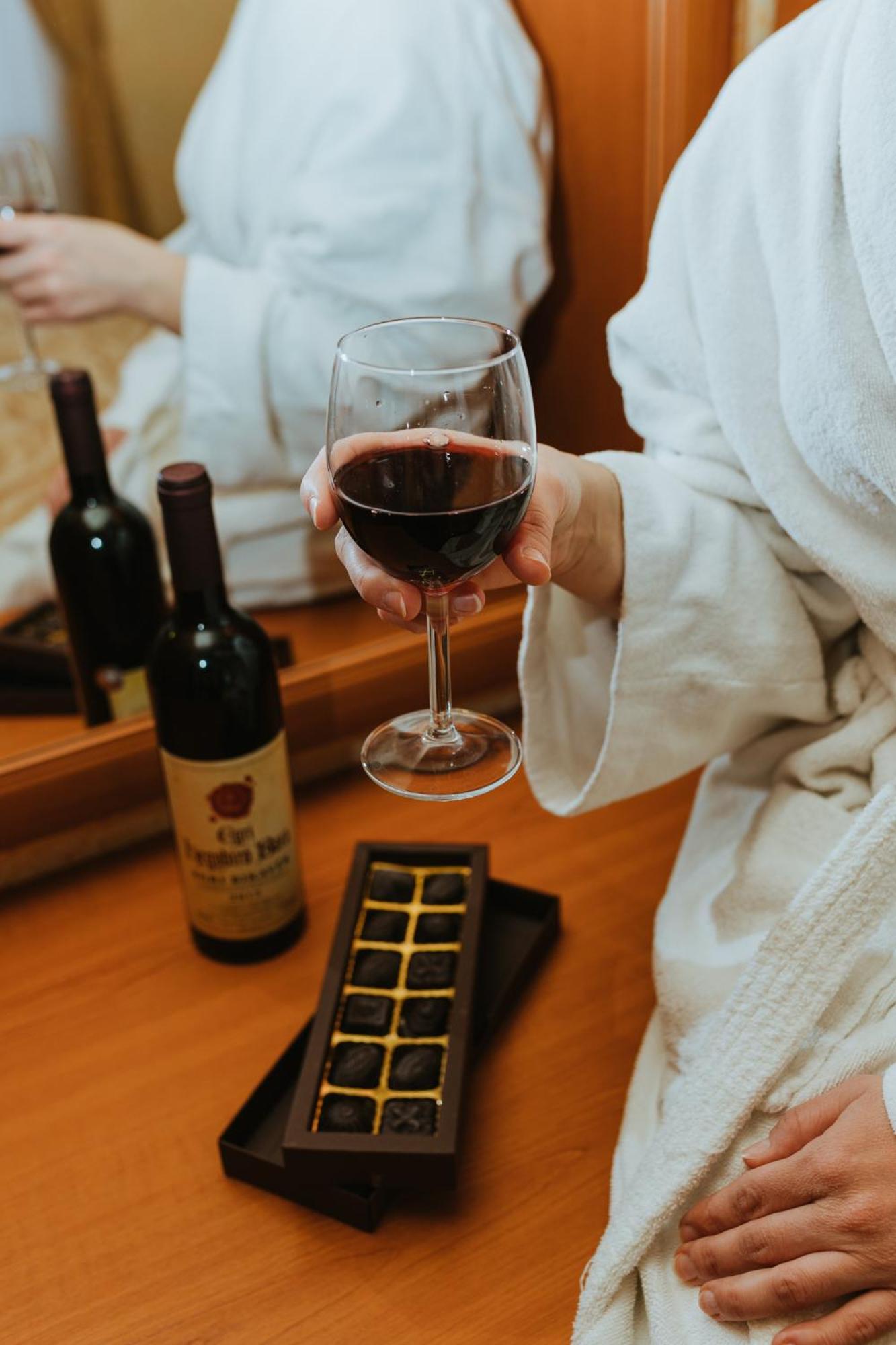 Hotel Korona Wellness, Rendezveny Es Borszalloda Егер Екстериор снимка
