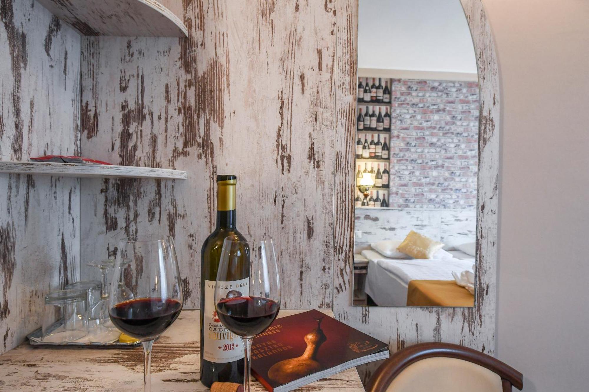 Hotel Korona Wellness, Rendezveny Es Borszalloda Егер Екстериор снимка