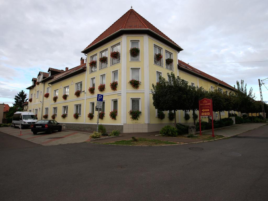 Hotel Korona Wellness, Rendezveny Es Borszalloda Егер Екстериор снимка