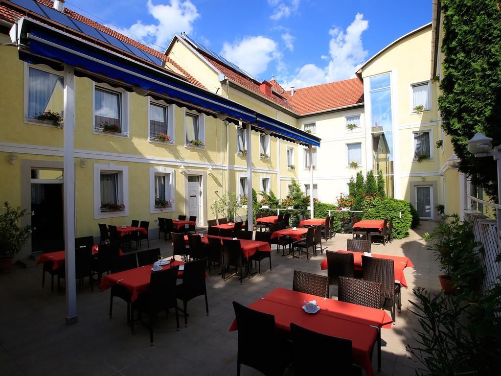 Hotel Korona Wellness, Rendezveny Es Borszalloda Егер Екстериор снимка