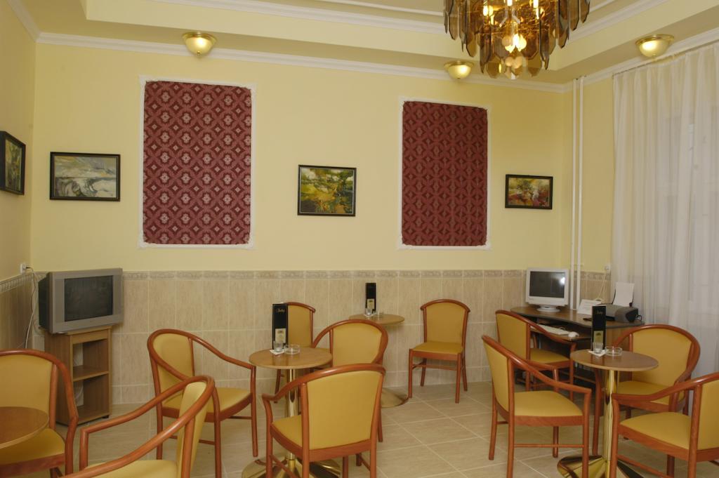 Hotel Korona Wellness, Rendezveny Es Borszalloda Егер Ресторант снимка